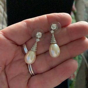 Beautiful Bling Earrings - Estate Sale Pick Pre Owned silver toned